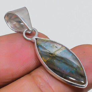 Unique 925 Sterling Silver Labradorite Gemstone Pendant